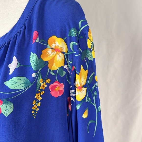 Old navy Royal blue floral print split neck top with long sleeves. - Picture 10 of 12